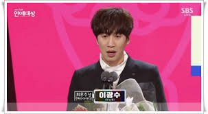 #런닝맨 이외에는 예능 활동도 하지 않는 이광수와 말이죠. Eyao708ix Iwnm