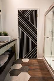 Bukan setakat dinding je tau, ceiling pun boleh. Tak Sangka Ramai Terlupa Hias Elemen Ini Jom Tiru 6 Idea Kreatif Hias Pintu Rumah Supaya Lebih Menarik Nona