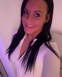 Leanne Waters's Instagram, Twitter & Facebook