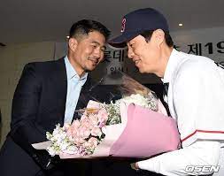 스타뉴스 김우종 기자 래리 서튼 롯데 신임 감독 /사진=osen롯데가 허문회(49) 감독을 전격 경질했다. ê³„íšì´ ìžˆì—ˆë˜ ì„±ë¯¼ê·œ í—ˆë¬¸íšŒ ë¡¯ë°ê°€ ë‹¬ë¼ì¡Œë‹¤ Stat Buzz Kbr