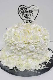 Hansen Cakes In L A Shimmery Frosting Fyi The Kardashians Fav Bakery Fashion Cakes Cheesecake Wedding Cake Food Drinks Dessert