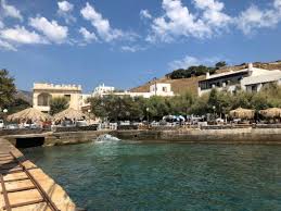 Santa Maria Beach With Golden Sand, Emerald Waters And View On The Island  Of Naxos. The Best Beach Of Paros. Cyclades, Greece Stock Photo - Alamy