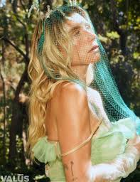 From @VALUSmagazine Issue No. 1, Autumn 2025 Creative Director + EiC:  @alexblynn Photographers: @sarakbyrne & @philchester Wardrobe Stylist:  @shalevlavan Makeup Artist: @jillpowell Hair Stylist: @gregglennonjr  Manicurist: @britneytokyo Lighting ...