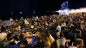 La fiesta de san juan, también llamada víspera de san juan o noche de san juan es la festividad del nacimiento de san juan bautista por parte del cristianismo el día 24 de junio. Barcelona Anuncia Que Las Playas Estaran Abiertas Para La Verbena De Sant Joan