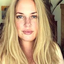 Suzanne Hendrix's Instagram, Twitter & Facebook