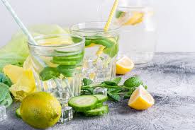 lemon cuber and mint detox water