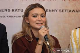 Hikmah puasa ramadhan bisa saling berbagi. Amanda Rawles Kurang Percaya Diri Dengan Rambut Pirang Antara News