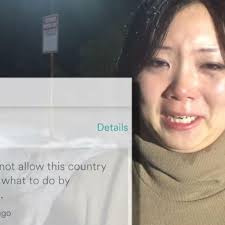 Une hôte Airbnb raciste a été condamnée à étudier l'histoire des  Asio-Américains et c'est bien fait pour sa pomme