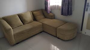 Ruang santai lesehan ala jepang (sumber: Sofa Bed Sofa L Sofa Ruang Tamu Ruang Tv Sofa Santai Perabotan Rumah Di Carousell