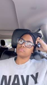 Elizabeth Metz's Instagram, Twitter & Facebook