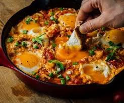 Shakshuka Rezept Spiegeleier In Tomatensauce Aus Der Pfanne Blick Rezept Shakshuka Rezept Rezepte Gerichte Mit Ei