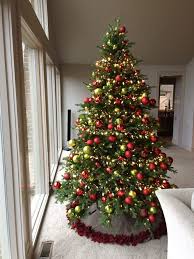 The Tree Is Decorated With Red And Lime Green Ball Ornaments Both Matte And Shiny Stuck With Paper Christmas Tree Christmas Tree Decorations Noel Decoration