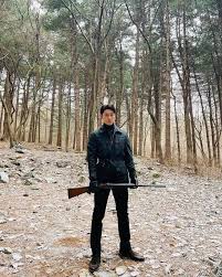 Kwak dong yeon, 23, is an actor who blew the internet with his long hair and dark appearance in love in the moonlight. Kwak Dong Yeon A Gun Carrying Charisma To The Superiority Rate