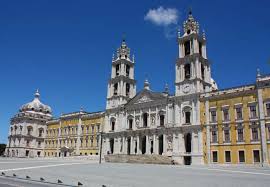 Apparently, the mafra national palace does, because there are unique pieces of music specifically written for these 6 organs, which can only be heard here. Mafra Portugal Reisefuhrer Vollstandig Aktualisiert Fur 2021