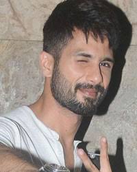 Indian hairstyles men bandana hairstyles celebrity hairstyles best beard styles hair and beard styles curly hair cuts curly hair styles comb over haircut gents hair style. Shahid Kapoor Best Hairstyle Hair Color Idea