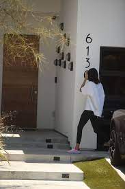 Kendall jenner and ben simmons haven't confirmed they're an item yet, but they're already eating from the same fridge, apparently. Kendall Jenner Arriving At Ben Simmons House In La 07 06 2018 Celebmafia