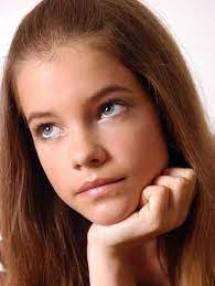 She first appeared in the sports illustrated swimsuit issue in 2016. Young Barbara Palvin Barbara Palvin Caras Ana Bolena