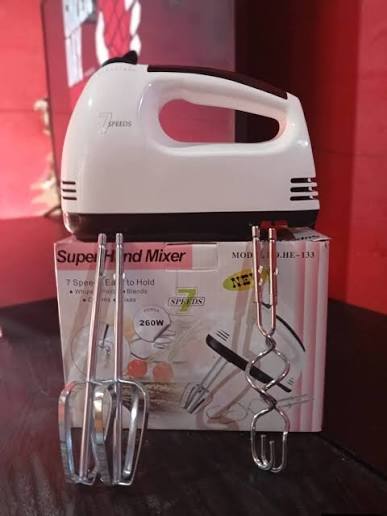 Batidora de Pedestal Century 700W – 7 Velocidades ¡Lleva tu repostería al  siguiente nivel con la potencia y versatilidad de la batidora Century!  Diseñada para ofrecer resultados profesionales en la comodidad de