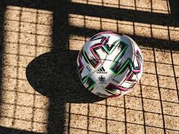 El balón mini de la eurocopa 2020 uniforia de adidas. Eurocopa 2020 La Uefa Presento El Balon Oficial Del Torneo Suiza America Deportes