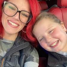 Ariana Ryan's Instagram, Twitter & Facebook