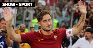 Born 27 september 1976) is an italian former professional footballer who played solely for roma and the italy national team primarily as an attacking midfielder or second striker, but could also play as a lone striker or winger. Francesco Totti Ich Denke Die Italienische Meisterschaft Wird Nicht Wieder Aufgenommen Roma Francesco Totti Luca Toni