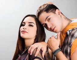 Juan de dios pantoja y kim loaiza han demostrado ser buenos y dedicados padres de familia, incluso, hace unas semanas el influencer golpeó al acosador de los tiktokers, quien llevaba semanas acosando digitalmente a su prima y esposa.la gota que derramó el vaso, como el mismo cantante lo expuso fue que también amenazara a su hija, la bebé de año y seis meses. Escandalo Juan De Dios Pantoja Engana A La Youtuber Kimberly Loaiza Quinta Fuerza