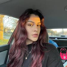 Hi Everyone ! I'm not sure if Im allowed to post this, but I was wondering  & looking for any recommendations of good photographers who'd be willing to  capture graduation photos for