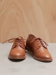 Damen und herren können hier, passend zur abendgarderobe von boss black, schuhe von melvin & hamilton in glänzendem glattleder erwerben. Cyrillus Damen Derbies Aus Leder In Camelfarben