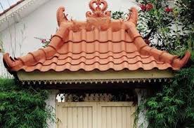 Atap ini memiliki tingkat kekokohan yang tinggi, tahan terhadap cuaca dan pelapukan serta kebakaran. Produsen Genteng Nglayur Asli Trenggalek 082142246574 Berbagai Macam Atap Rumah Joglo Dengan Wuwungan