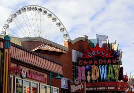 From the illumination of the falls to pyrotechnic shows and special comedy acts, visit this page often when planning a fun night out on the town. Ferry Wheel Midway Clifton Hill Niagara Falls Attraction Tourist Architecture Built Structure Building Exterior Arts Culture And Entertainment Pxfuel
