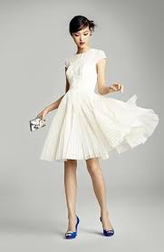 They are so comfortable for the bride and can be different style and include train. 19 Sweetest Short Wedding Dresses You Ll Love Vestidos De Encontros No Jantar Belos Vestidos Vestido Solto