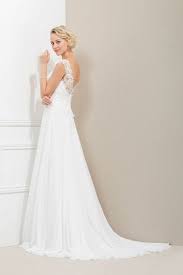 Pour ceux et celles de vous qui ont choisi le mariage bohème chic, on a crée une chouette galerie. Robe De Mariee Boheme Chic Modele Tahiti Sur Marseille Pres Aix En Provence Eglantine Mariages Et Ceremonies By Nuptia Line