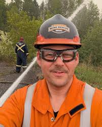 I may have posted this a while back... Flin Flon Juvenile Fireman '60/'61  Front row