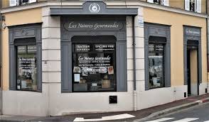 Ces Devantures De Magasins De Maisons Laffitte Qui Ont Traverse Le Temps Locations Meublees A Maisons Laffitte