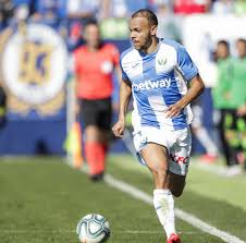 He plays as a forward or winger. Martin Braithwaite Bio Net Worth Position Current Team Transfer Stats Salary Nationality Wife Kids Parents Age Height Hair Facts Wiki Wikiodin Com