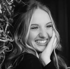 Experienced model seeking photographer collaborations