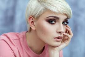 Même scarlett johansson a osé ! Video Comment Structurer Des Cheveux Courts Magazine Avantages