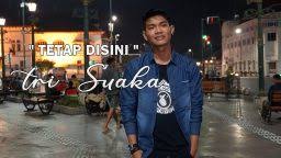 F g cinta kita memang tidak semudah em am yang dibayangkan dm g dulu kita saling menyakiti c dan hampir menyerah f g tapi kini kita ada em am tuk saling menyempurnakan dm kuberdoa. Lirik Menua Bersamamu Tri Suaka Lirik Lagu Terbaru
