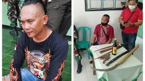 Usut punya usut, aksi dadang buaya cs ini bermula dengan perselisihannya dengan seorang nelayan. J4nadbs6wfwcgm