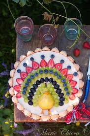En Ete Il Y En A Qui Font De La Route Et D Autres Qui Font La Roue Entremet Paon A La Crem Gateau Aux Fruits Desserts Pour Enfant Gateau Anniversaire