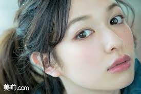 ほんのり 赤 な下まぶたメークの作り方 応用編 ボルドーマスカラ 美的 com ボルドー マスカラ 森絵梨佳 メイク なりたい目元になるアイメイク