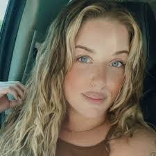 Lorraine Valente's Instagram, Twitter & Facebook