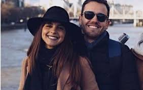 She has dyed red hair. Sara Matos Dating History Famousfix
