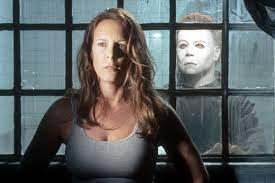 Jun 24, 2021 · universal pictures just released the official trailer for slasher horror halloween kills, once again following hardened grandma laurie strode (jamie lee curtis) in her fight against masked. Bild Zu Jamie Lee Curtis Halloween Resurrection Bild Jamie Lee Curtis Filmstarts De