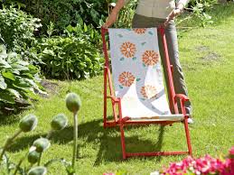 Der liegestuhl aus holz mit dem charme einer hängematte überstand jahrzehnte und ist immer noch aktuell. Liegestuhl Auffrischen Und Neu Bespannen Selbermachen De