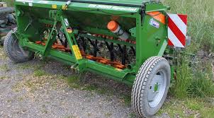 − passer la herse sur un sol. Semis De Cereales Le Combine Reste Pertinent Entraid
