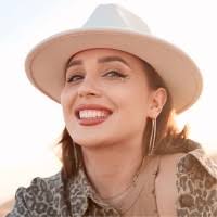 500+ perfiles de «Anna From»