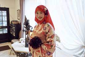 Muslim weddings vary enormously according to the culture of the people involved. The Story Of A Converted Japanese Muslim Woman Japan Is Becoming More Accepting Of Diversity Mvslim
