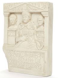 Auf den grabsteinen sind oft daten wie der name des oder der verstorbenen, der beruf, bei soldaten auch die militärische einheit und die dienstzeit sowie die herkunft überliefert. Relief Marcus Caelius Reliefstein Des Centurio Der Leg Xviii Antike