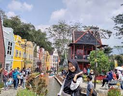 Untuk harga tiket masuk, hanya merogoh kocek sebesar rp 50.000 untuk senin sampai jumat, sedangkan sabtu dan minggu rp 60.000. Harga Tiket Masuk Dan Lokasi Devoyage Bogor Jabar